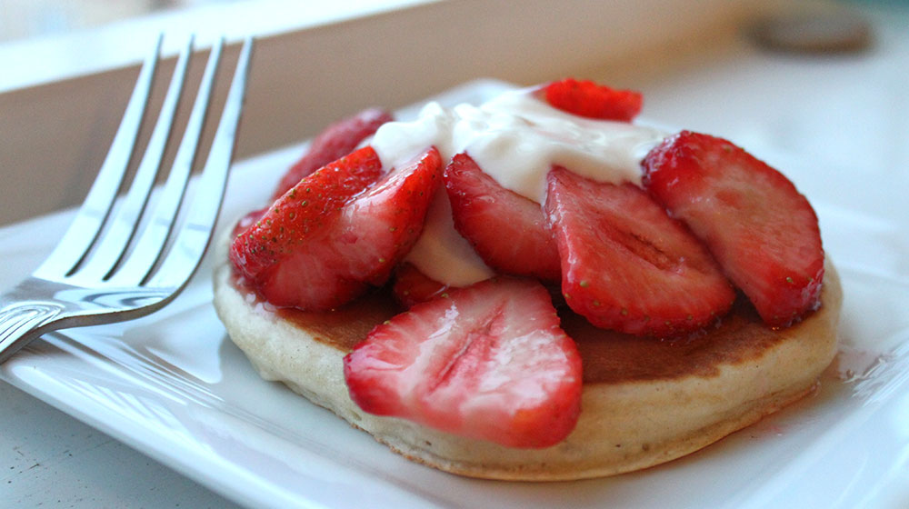 buttermilk-pancakes-strawberries